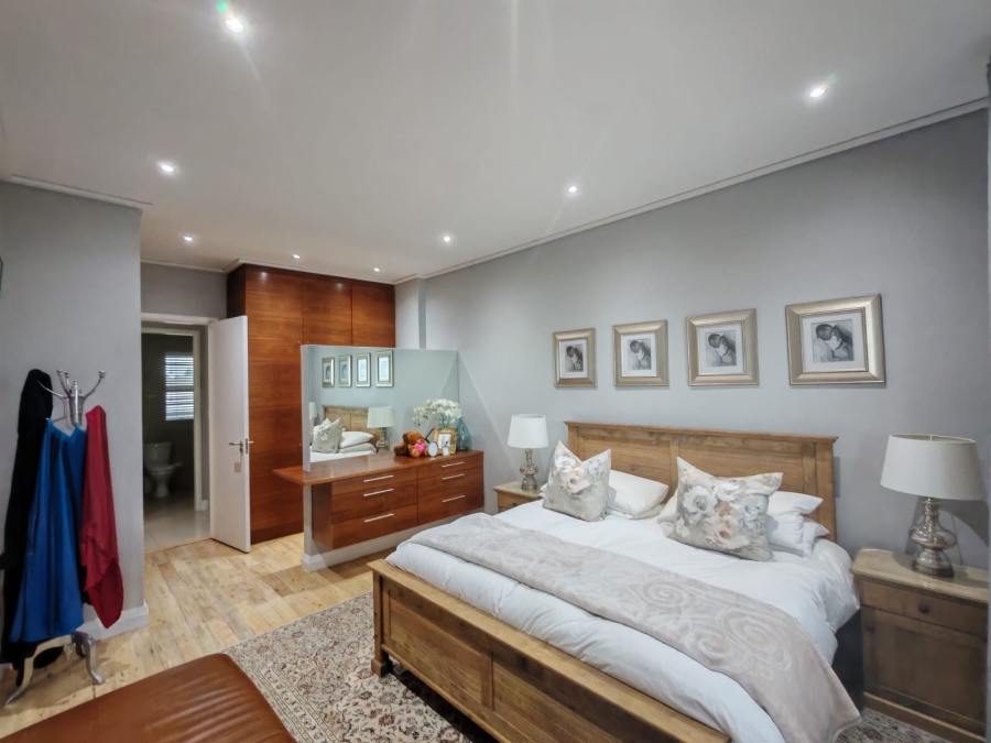 1 Bedroom Property for Sale in Summerstrand Eastern Cape